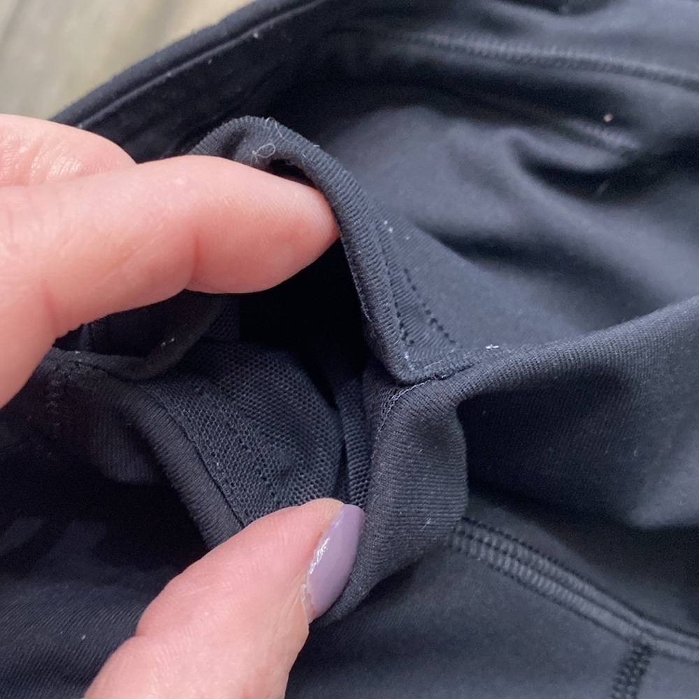 Lululemon black crop leggings size 4 - Picture 13 of 13